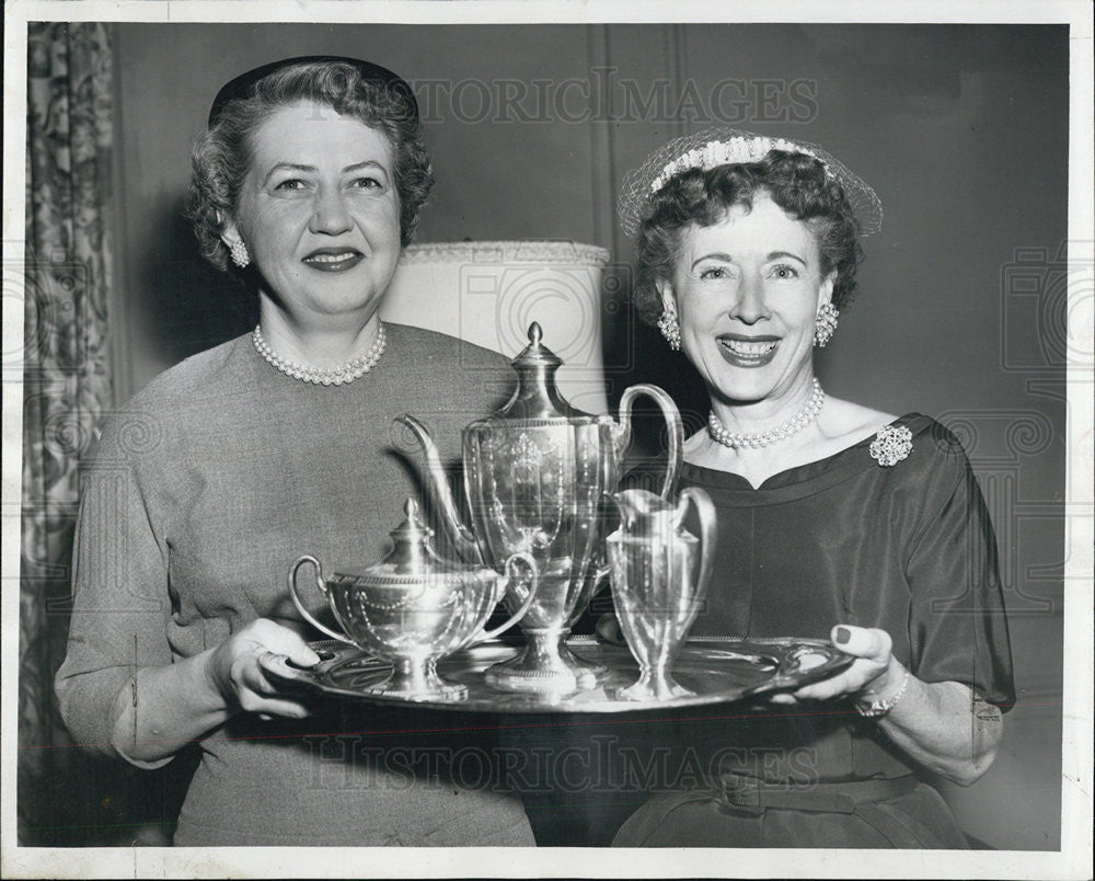 1955 Press Photo Silver coffee Services,sale in nursing home Grant Hospital - Historic Images