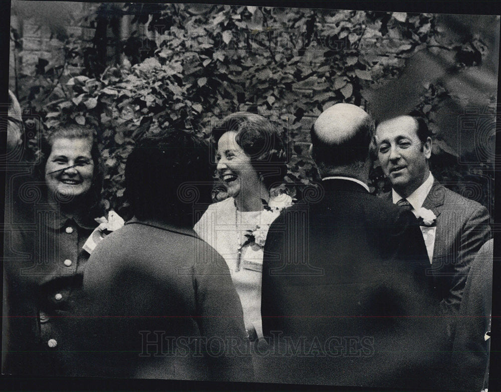 1971 Press Photo Joseph Evanston  school chief welcomed. - Historic Images