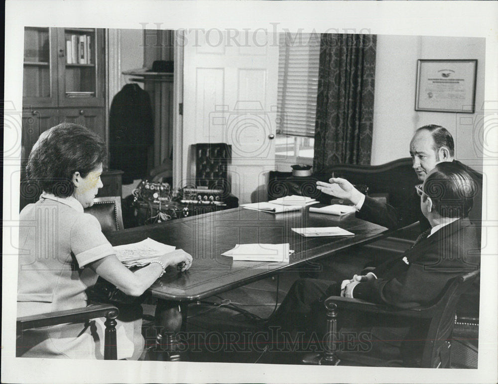 1970 Press Photo Sylvia Porter Undersectretary Walker Edwin Cohen Save On Your - Historic Images