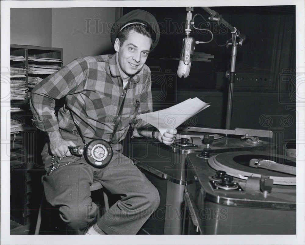 1957 Press Photo Bob Porter Wind Radio - Historic Images