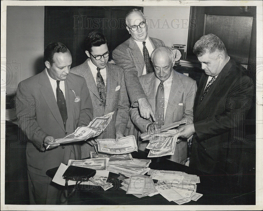 1953 Press Photo Thomas Fitzpatrick Administrative director John Damisch Hubert - Historic Images