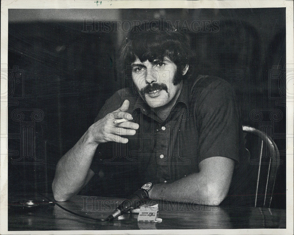 1973 Press Photo Former Prisoner Of War John Young Speaks To Peace Rally - Historic Images