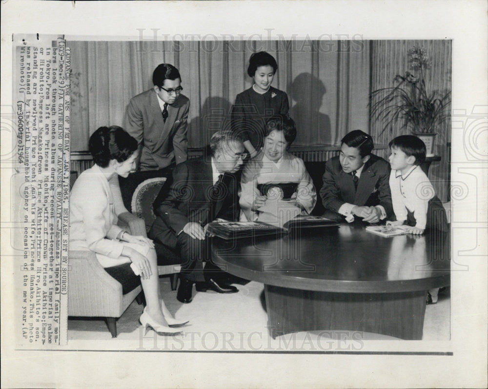 1964 Press Photo Gathering of Japanese Imperial Royalty Family. - Historic Images