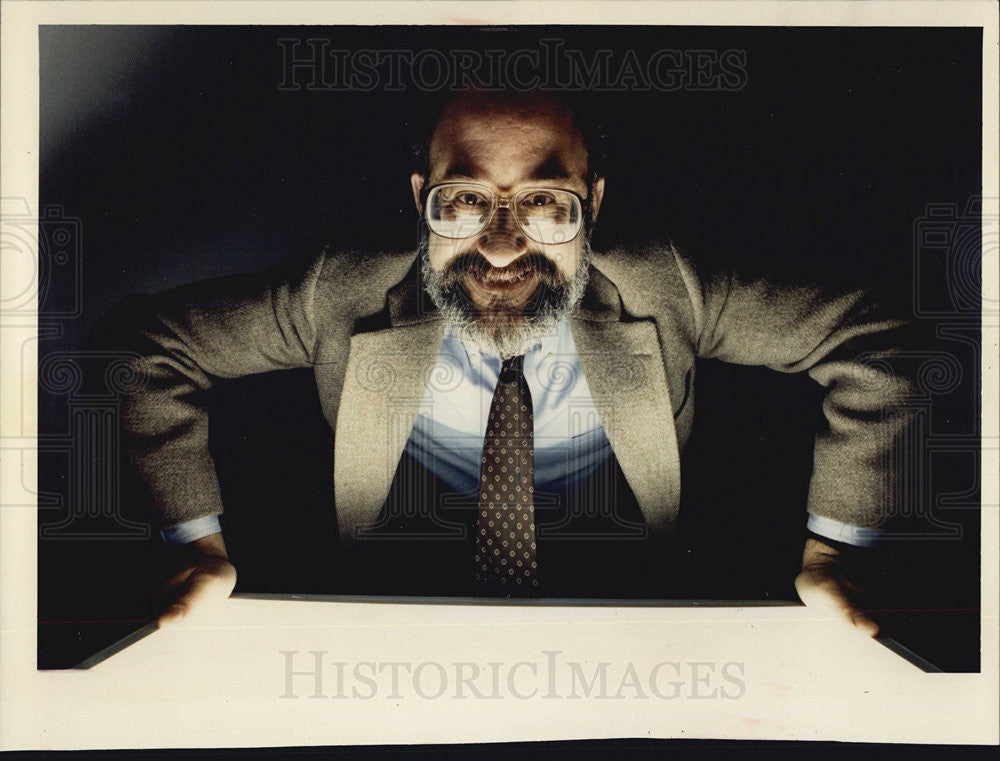 1992 Press Photo Dr. Michael Young, Psychologist - Historic Images