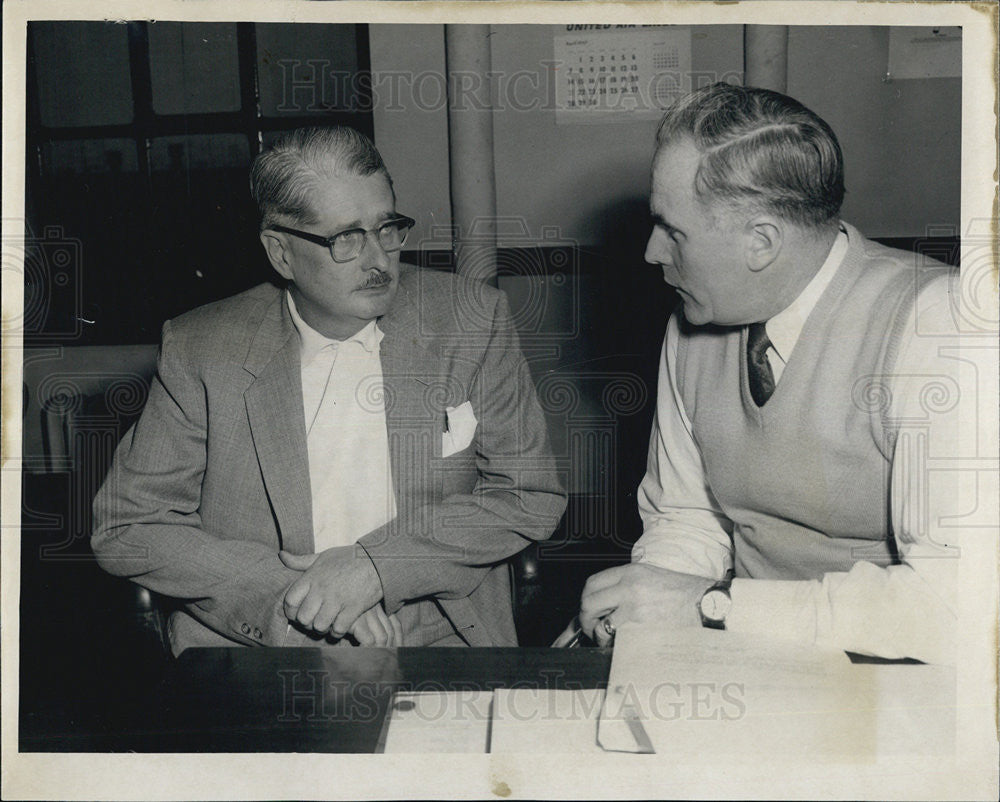 1957 Press Photo Alfred Rado Being Questioned By Lt. James McMahon, Homicide - Historic Images