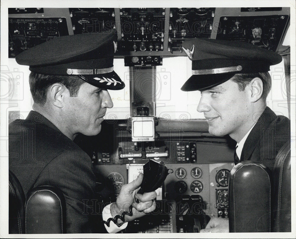 1967 Press Photo Brothers Captain Fred Rakunas And Larry Rakunas Pilots - Historic Images