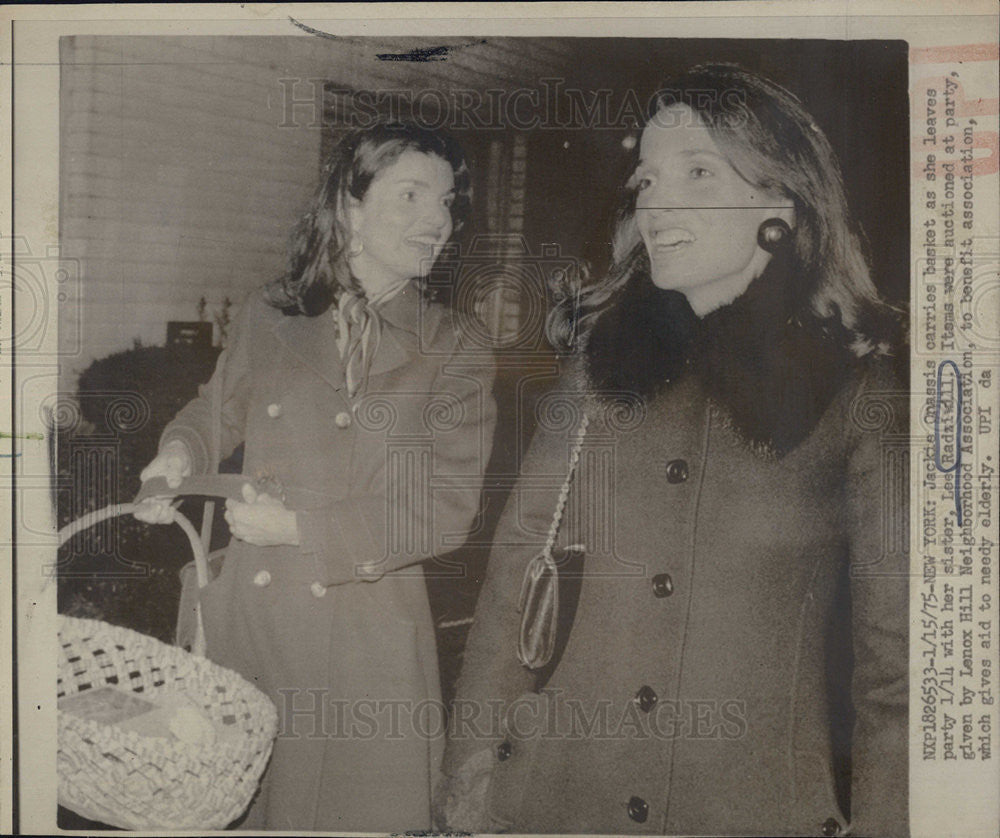 1975 Press Photo Jackie Onassis and Sister Princess Lee Radziwill - Historic Images