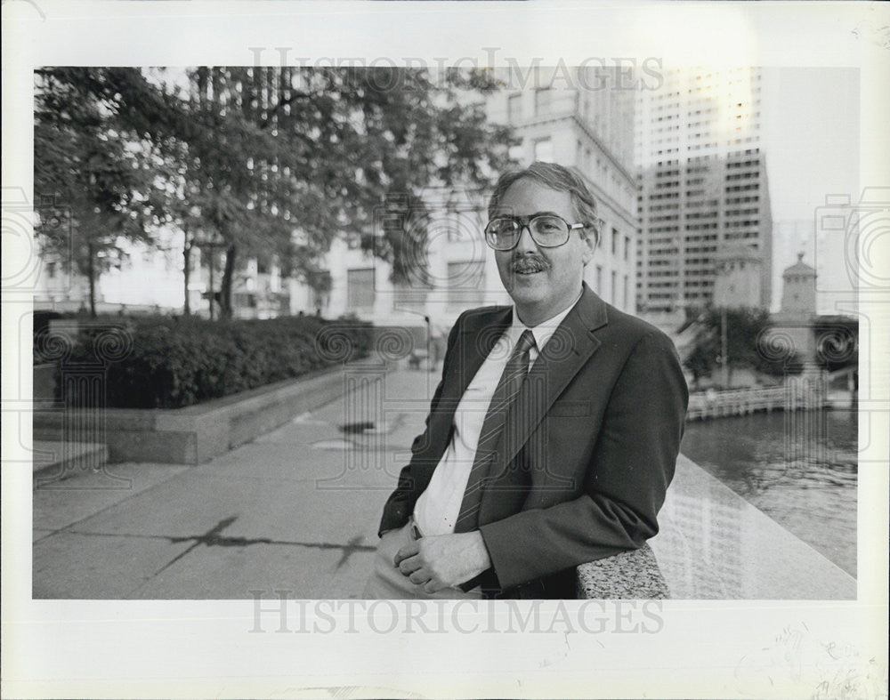 1983 Press Photo Ronald Radosh American Writer, Professor And Historian - Historic Images