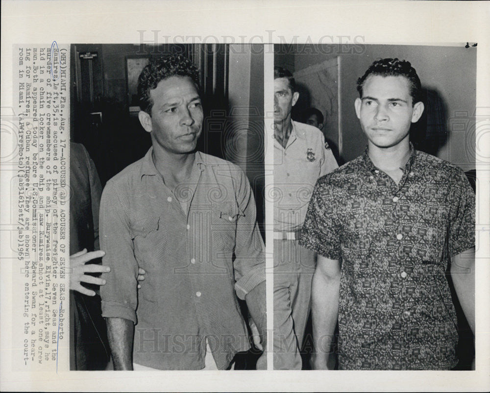 1965 Press Photo Roberto Ramirez Accused Of Piracy, His Accuser Burywaise Elvin - Historic Images
