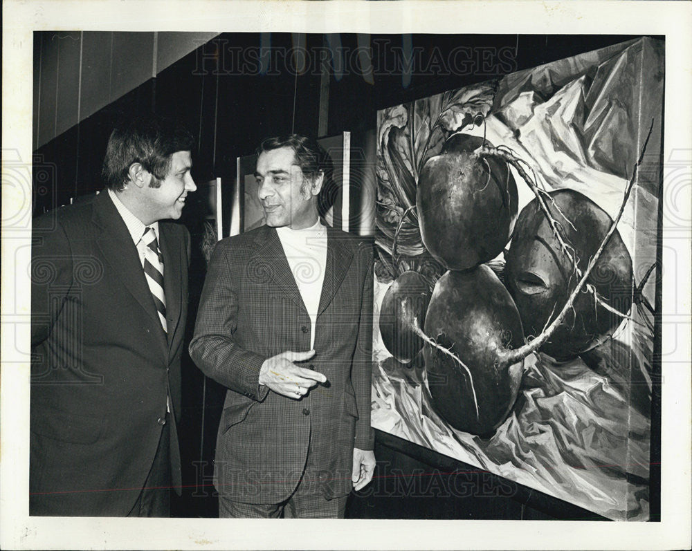 Press Photo Uptown Federal&#39;s James B. Cain and Art Consultant Albert Pounian - Historic Images