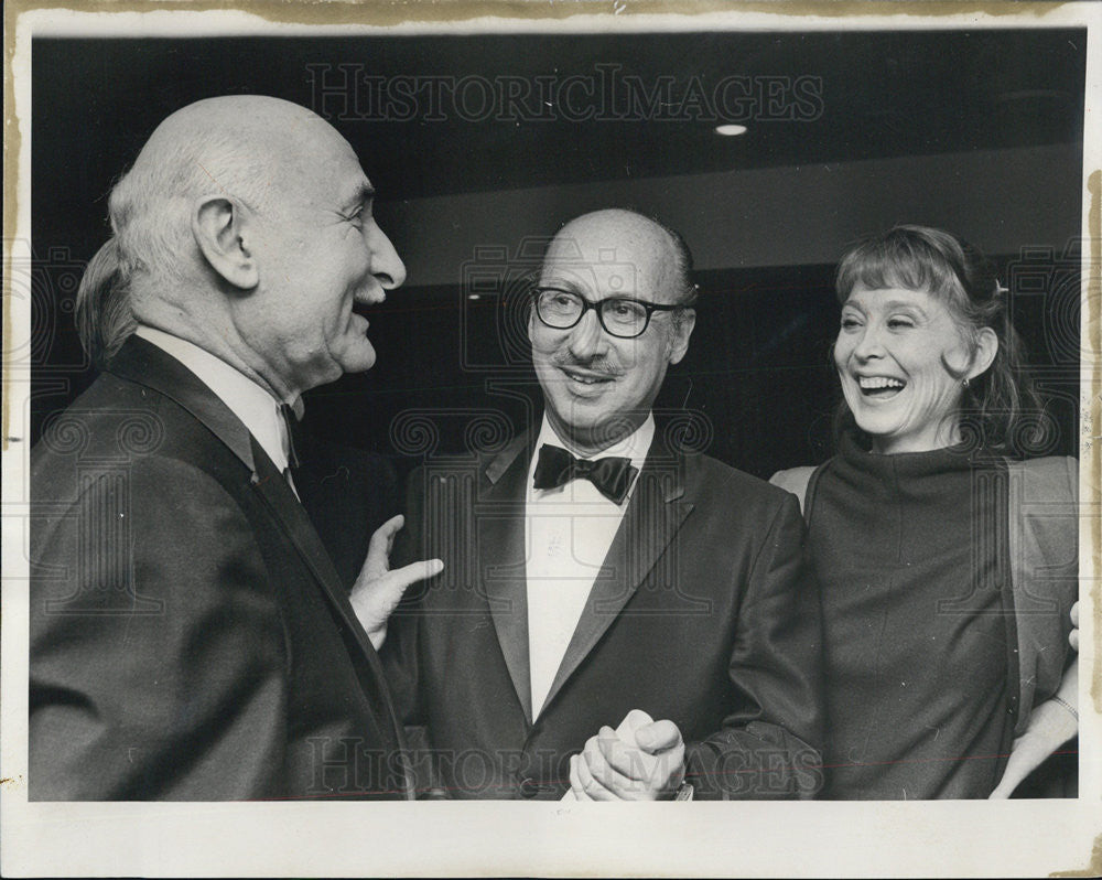 1968 Press Photo Dr. Caesar Portes Founder Cancer Prevention Center Sammy Cahn - Historic Images