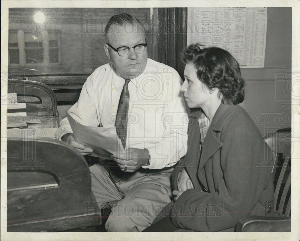 1956 Press Photo of Capt. Louis Possehl with mother of missing Leo Rausch - Historic Images