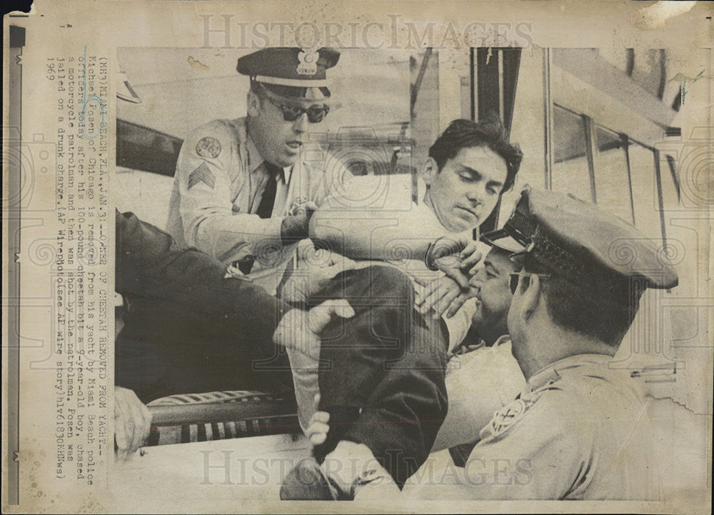 1969 Press Photo Michael Posen Police Officers - Historic Images