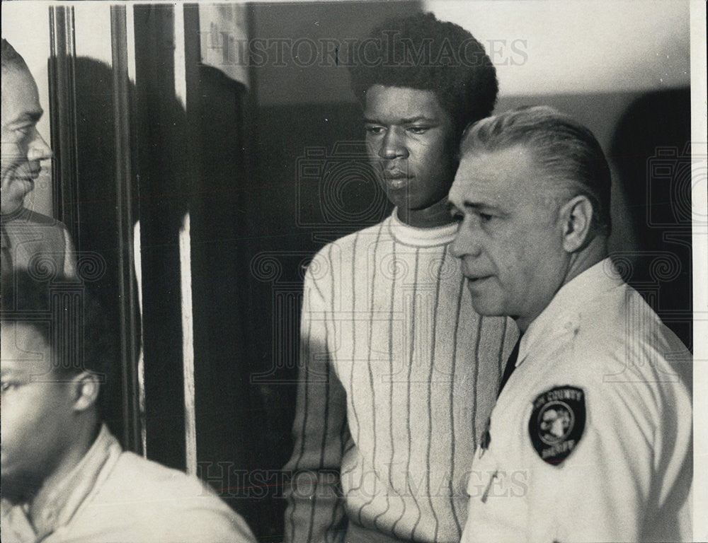 1969 Press Photo Jonathen Brown And Cedrick Moore In Arraignment Violence Court - Historic Images