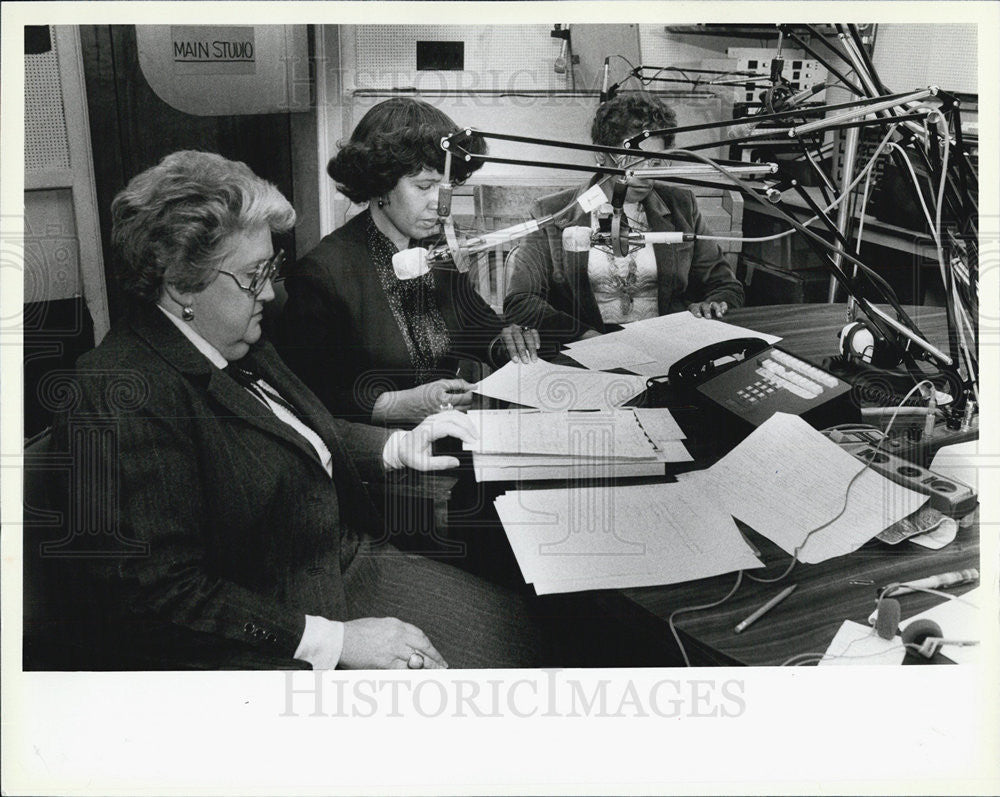 Press Photo General Manager Carole R. Nolan Mrs. Lolita Green High School Enlish - Historic Images