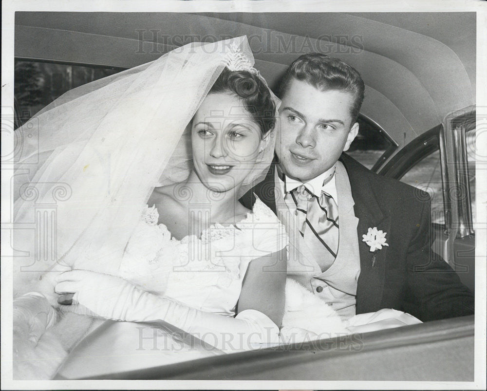 1957 Press Photo Mr And Mrs Terrence J Morriarty Following Wedding At St Francis - Historic Images