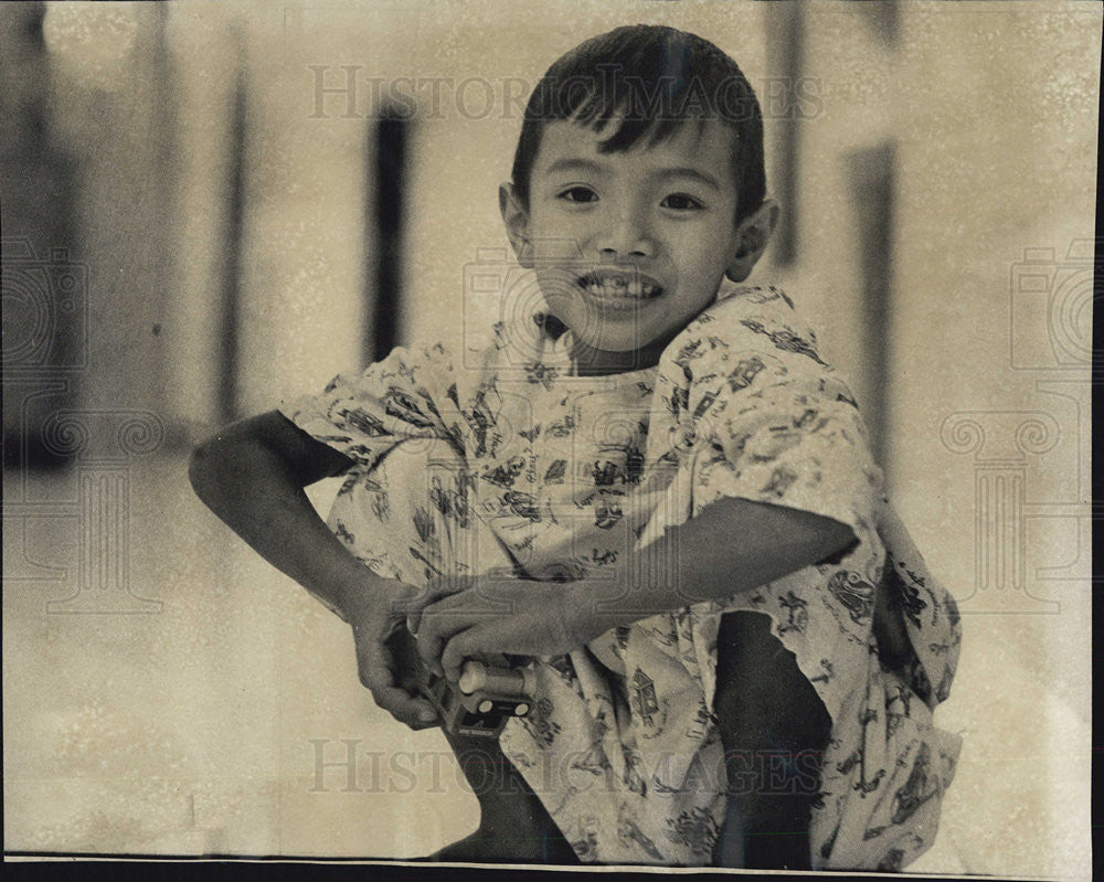 1974 Press Photo 7 Yr Old Recovers From Full Open-Heart Surgery At Wyler Childrn - Historic Images