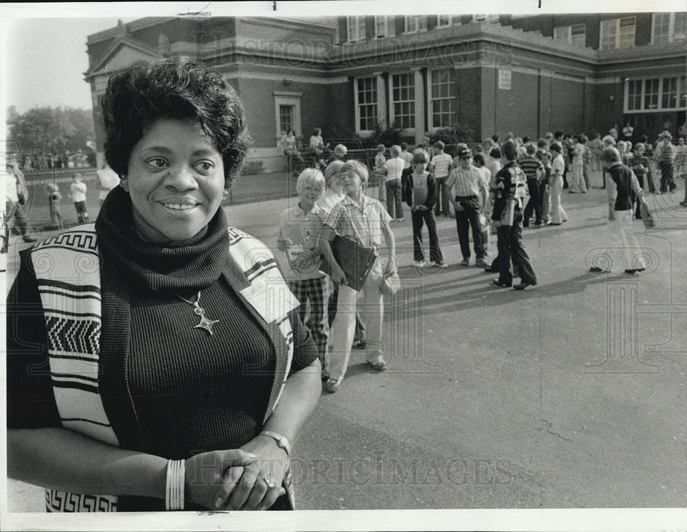 1977PressPhoto Mrs. Barbara Mitchell A transferred  principal at Henry Clay Elem - Historic Images