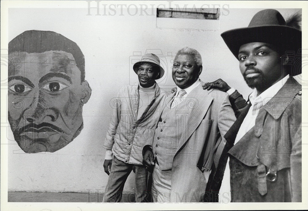 1981 Press Photo Author Elax Taylor &quot;Cabrini Queen&quot; With Bruce Conn &amp; W Wilbut - Historic Images