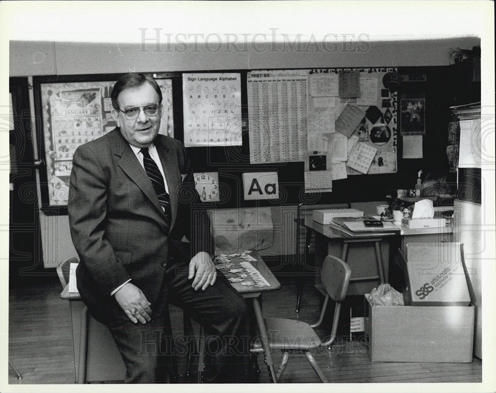 1988 Press Photo Dr Jack Taylor PHD Supt Of Waukegan Schools Named Supt Of Year - Historic Images