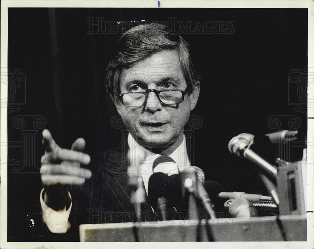 1984 Press Photo DAvid G. Taylor steps down as chairman continental Illinois Cor - Historic Images