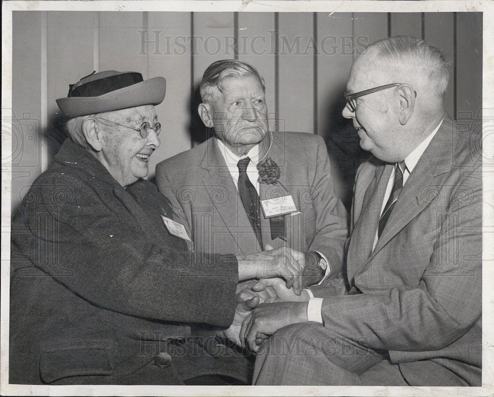 1956 Press Photo Doctors Vida A. Latham, Andy Hall and John P. O&#39;neil - Historic Images