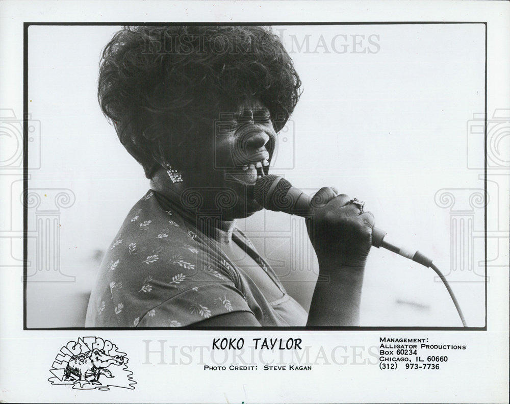 1983 Press Photo Blues Singer Koko Taylor Sings Into Microphone COPY - Historic Images