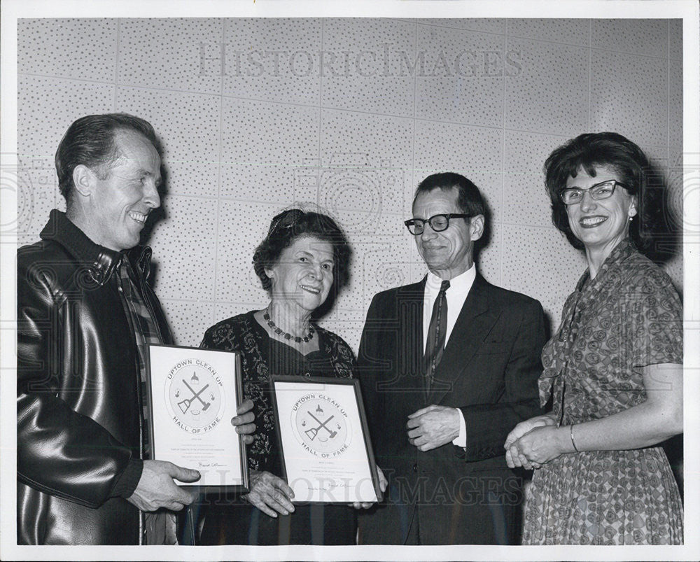 1966 Press Photo Marie O&#39;Donnell Anton Horn Uptown Clean-Up Hall Fame - Historic Images