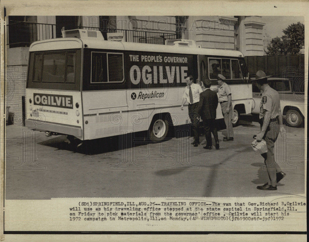 1972 Press Photo Illinois Governor Richard Ogilvie - Historic Images