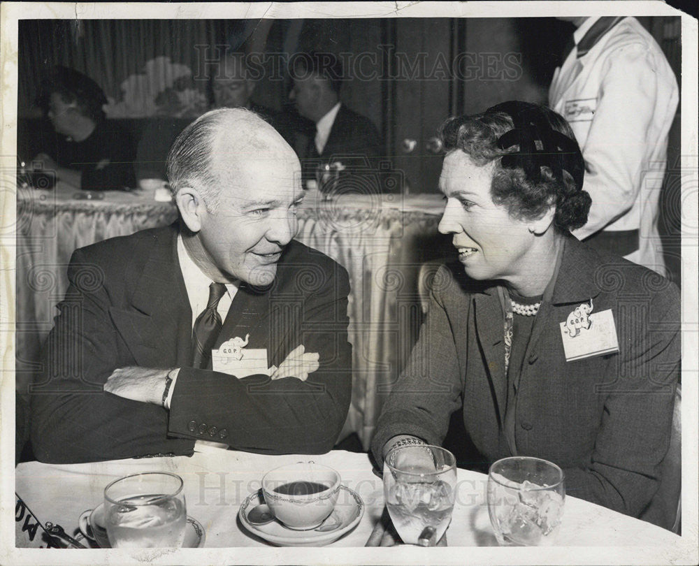 1955 Press Photo Howard Pyle And Mrs Wesley Dixon At Rep Breakfast Hilton Hotel - Historic Images