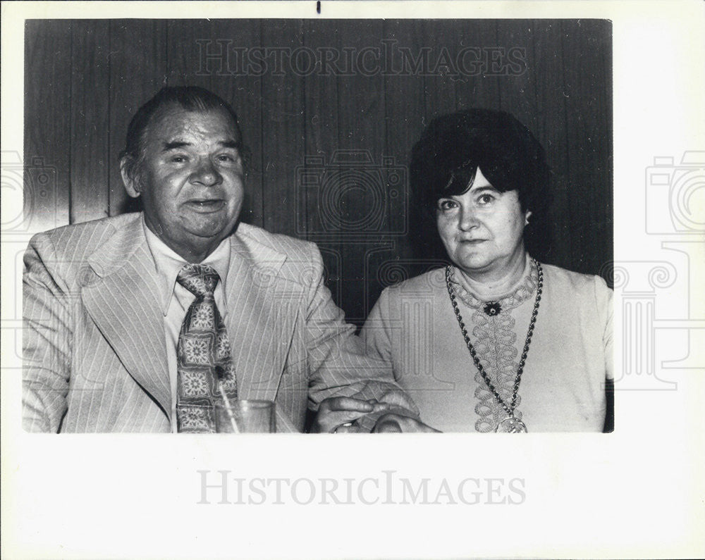 1986 Press Photo Evelyn Swarcewics And Husband Frank Before He Died-She Lost Hme - Historic Images