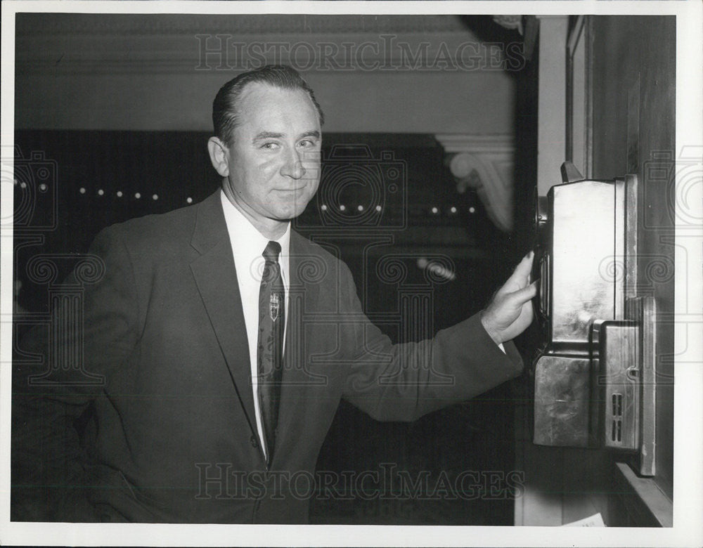 1960 Press Photo Arnold Oleon of the Accardo Trial - Historic Images