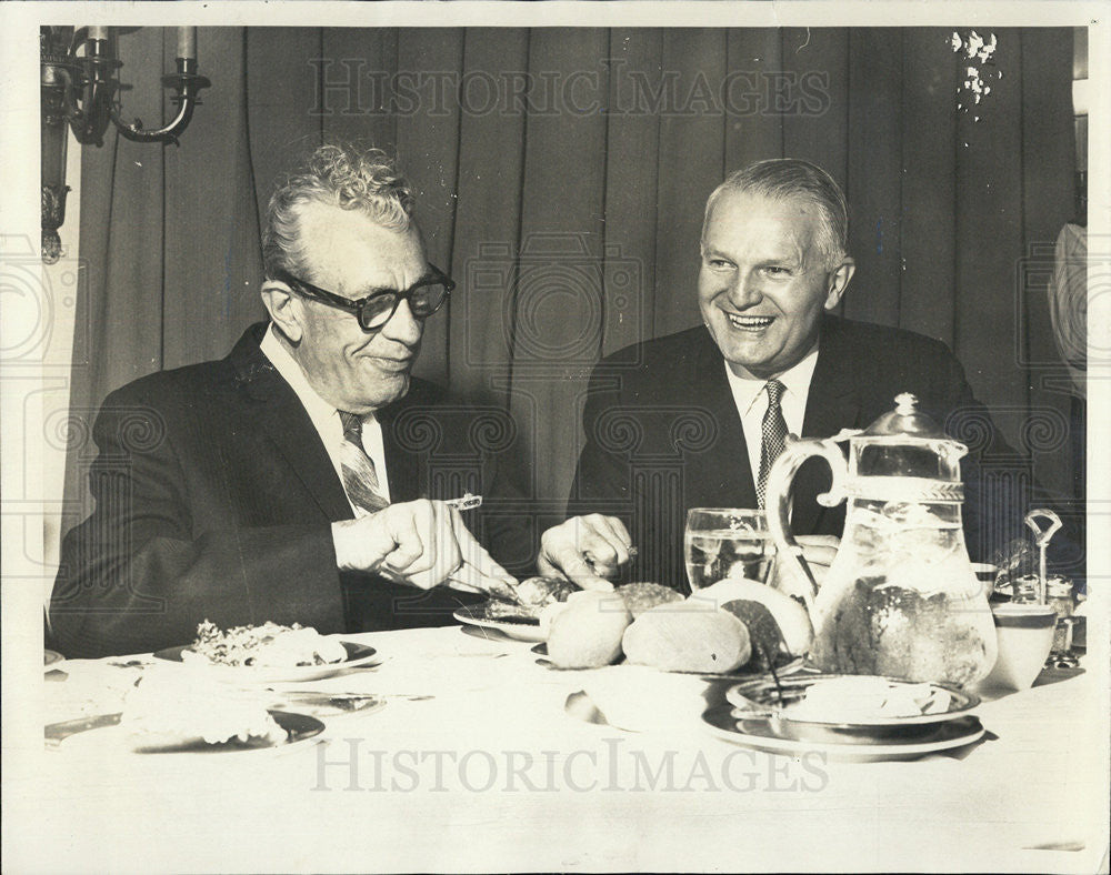 1965 Press Photo Sen Everett Dirksen and Harvey Olson - Historic Images