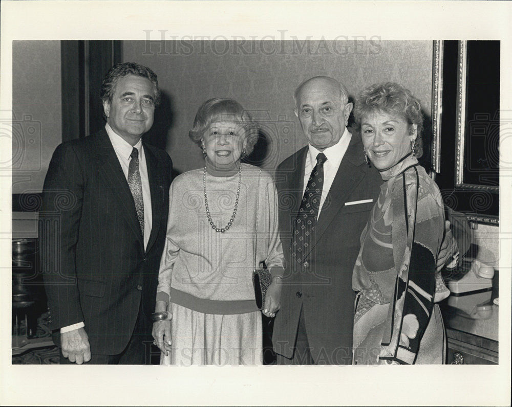 1992 Press Photo Lee Stern Wife Norma and Mrs William Koesjan - Historic Images