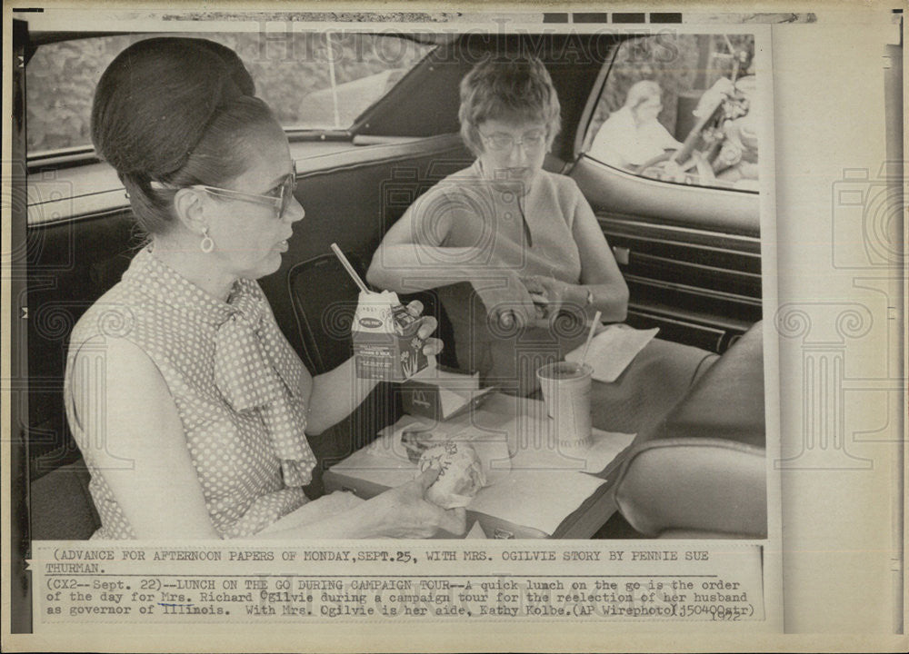 1972 Press Photo Mrs Richard Ogilvie On Campaign Tour For Governor Re-election - Historic Images