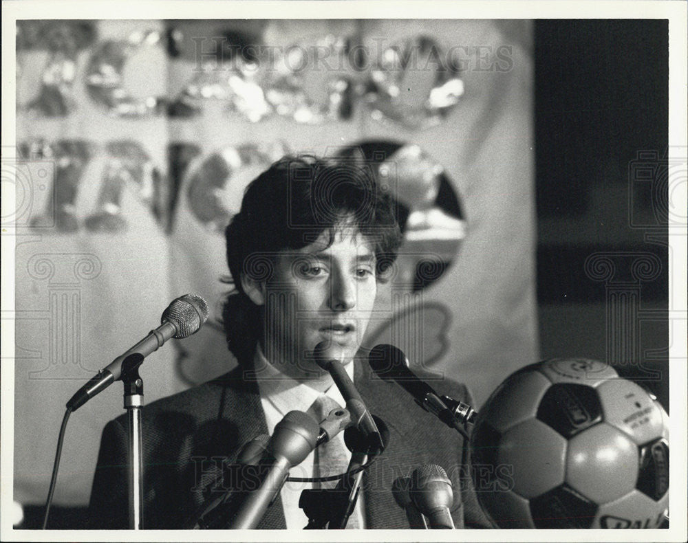 1988 Press Photo Chicago Sting Soccer team Gen. Mgr. Kenny Stern - Historic Images