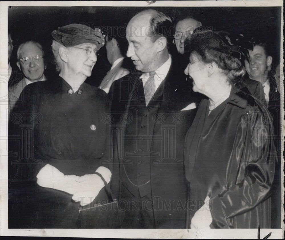 1952 Press Photo Gov. Adlai E. Stevenson, Mrs Martin Hardin, Ms Letiti Stevenson - Historic Images