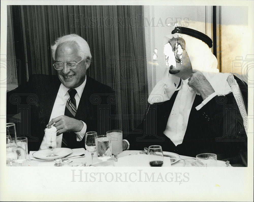 1983 Press Photo James Cozad Vice Chairman Of Standard Oil With Prince Talai bin - Historic Images