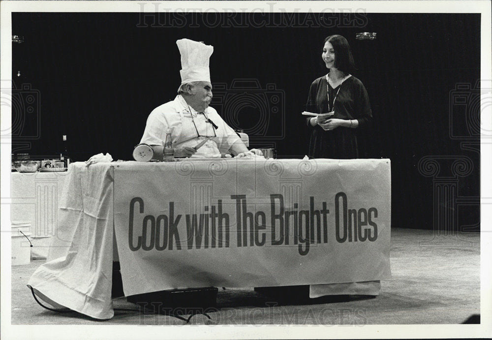 1979 Press Photo Louis Szatmany Chef Bev Bennet Cook With The Bright Ones - Historic Images