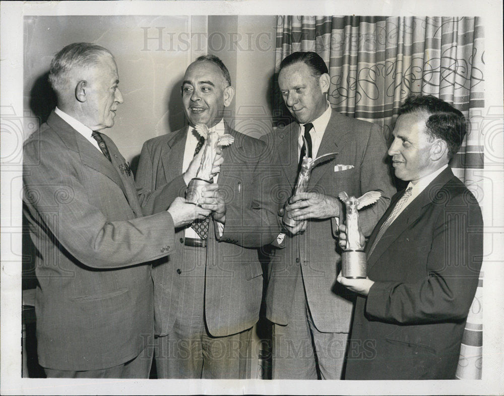 1952 Press Photo Brig Gen James Simmons Presents Lasker Medical Journalism Award - Historic Images