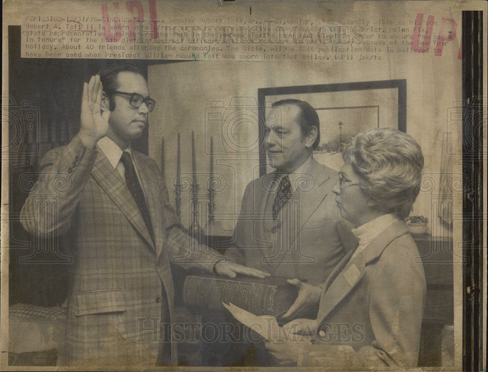 1976 Press Photo of Robert A. Taft II sworn in a state representative for Ohio - Historic Images