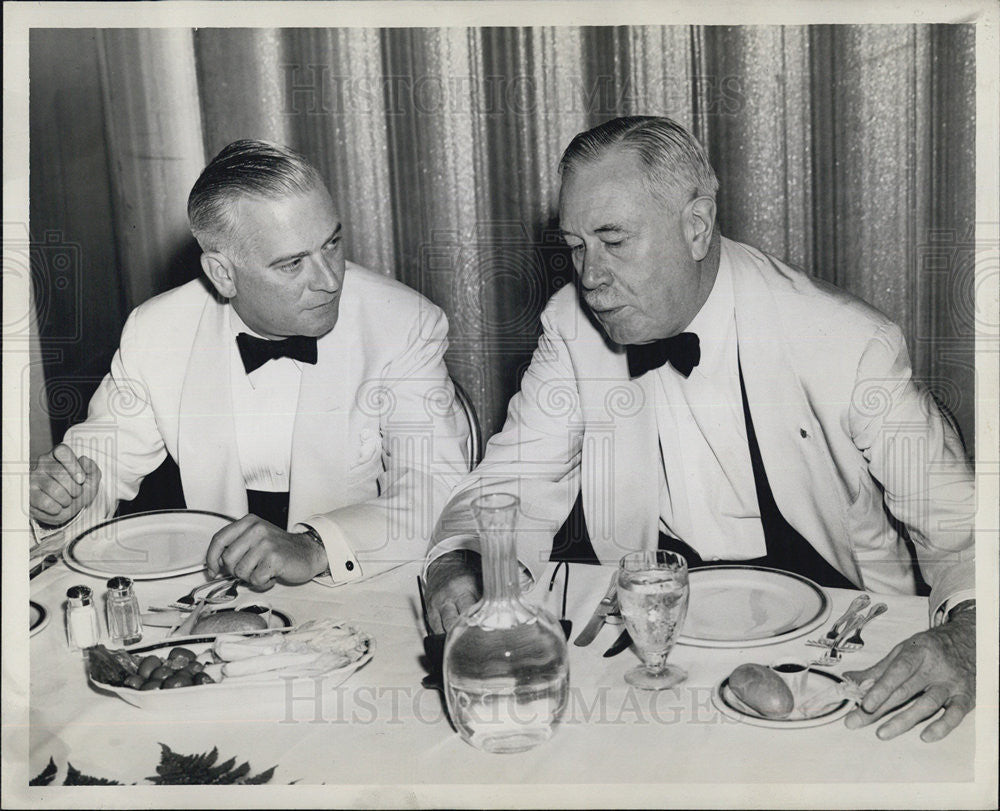 1945 Press Photo Governor Green &amp; Colonel Robert R McCormick Of Chicago Tribune - Historic Images