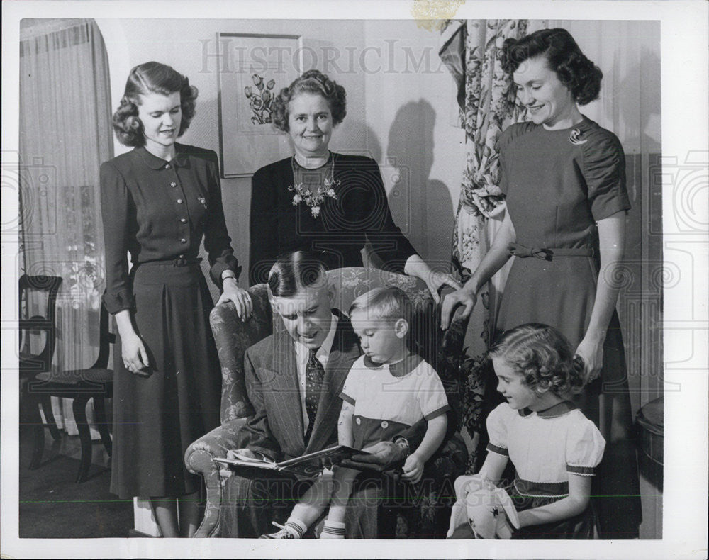 1952 Press Photo Governor Douglas McKay/Oregon/Mrs. L. Green/Mrs. Hadley - Historic Images