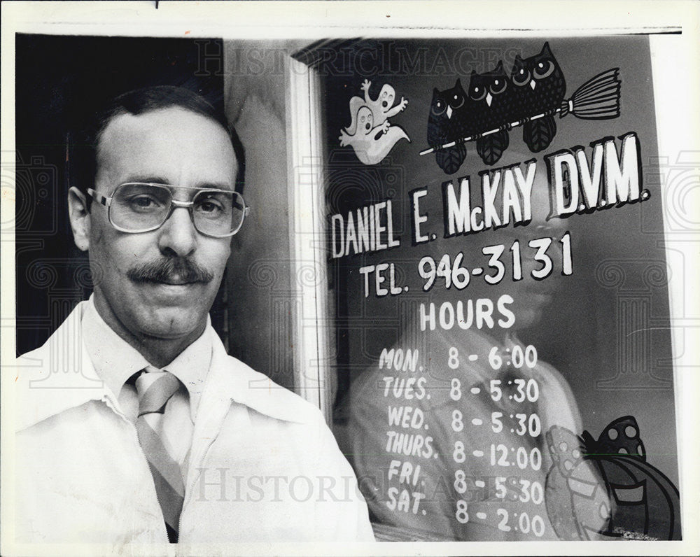 1984 Press Photo Daniel McKay, Veterinarian - Historic Images