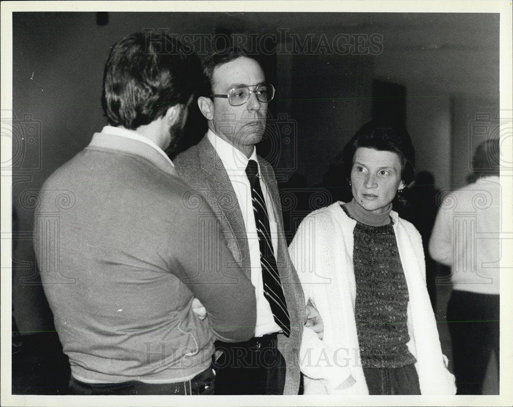 1985 Press Photo Dr. Dan McKay with wife and friend - Historic Images