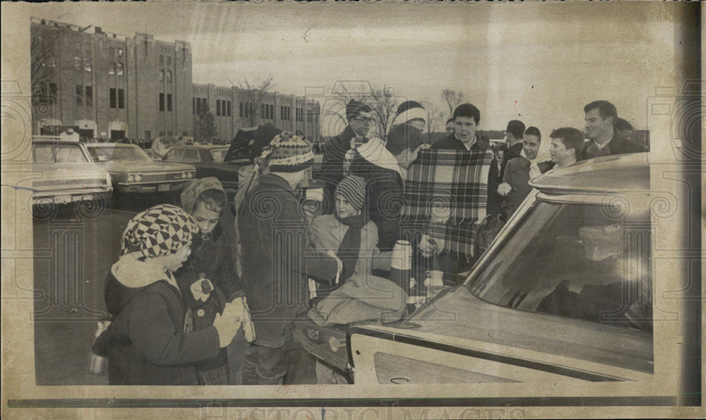 1968 Press Photo the McGuire Clan football game ritual - tailgating. - Historic Images