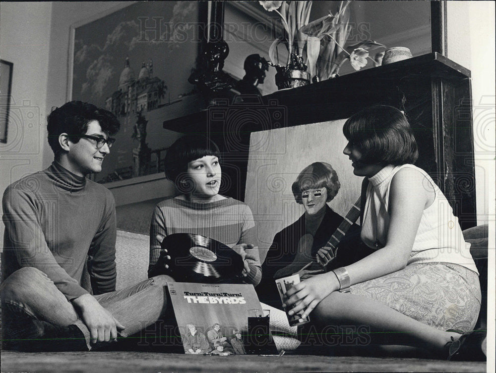 1966 Press Photo Brian McGuinn, Elizabeth Heckman and Alice Aguirre - Historic Images