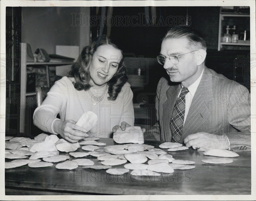 1950 Press Photo Professor John C. McGregor/Betty B. McClellan/Archeology - Historic Images