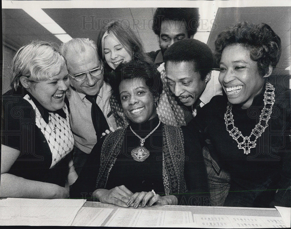 1975 Press Photo Elaine McGregory/Illinois State Lottery Winner - Historic Images