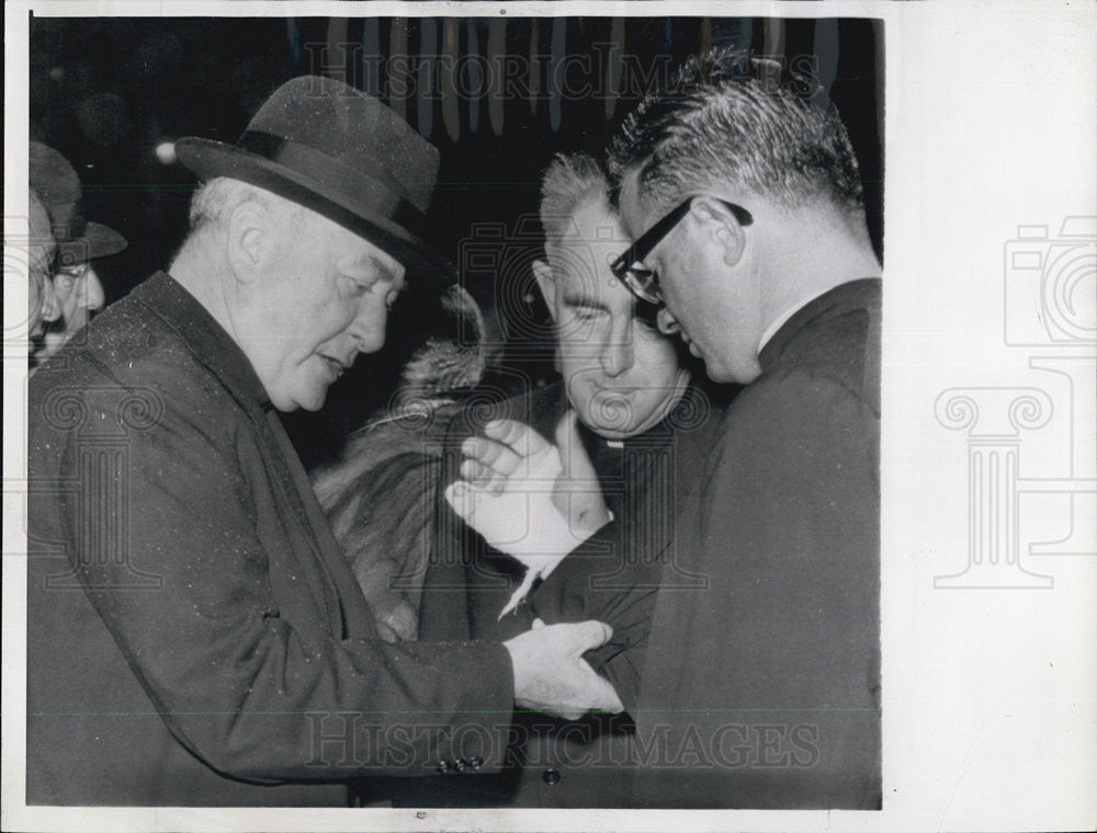 1962 Press Photo Archbishop Joseph T McGucken and Asst. Pastor of St.Mary&#39;s - Historic Images